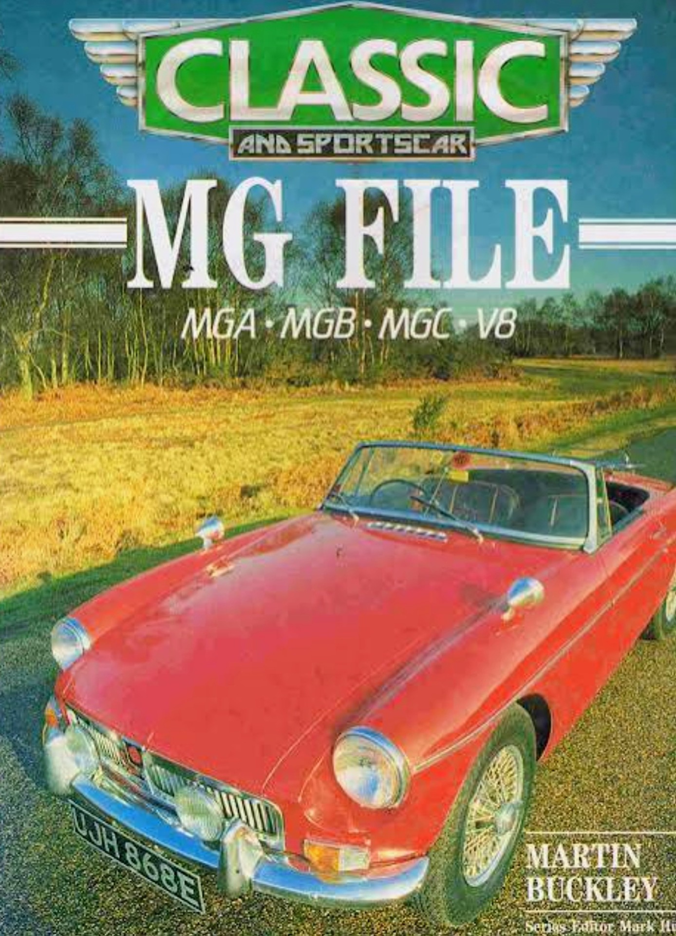 Rød klassisk bil på græsplæne med stort “Classic and Sportscar” og “MG FUEL”