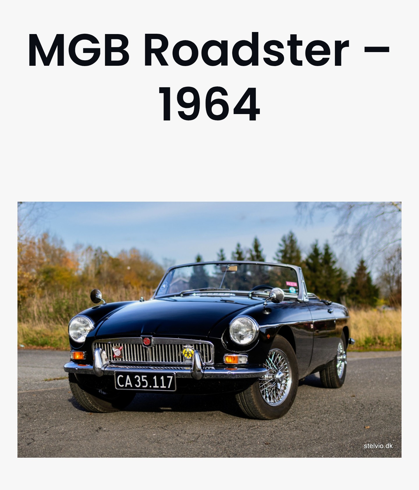 Sort klassisk MG Roadster fra 1964